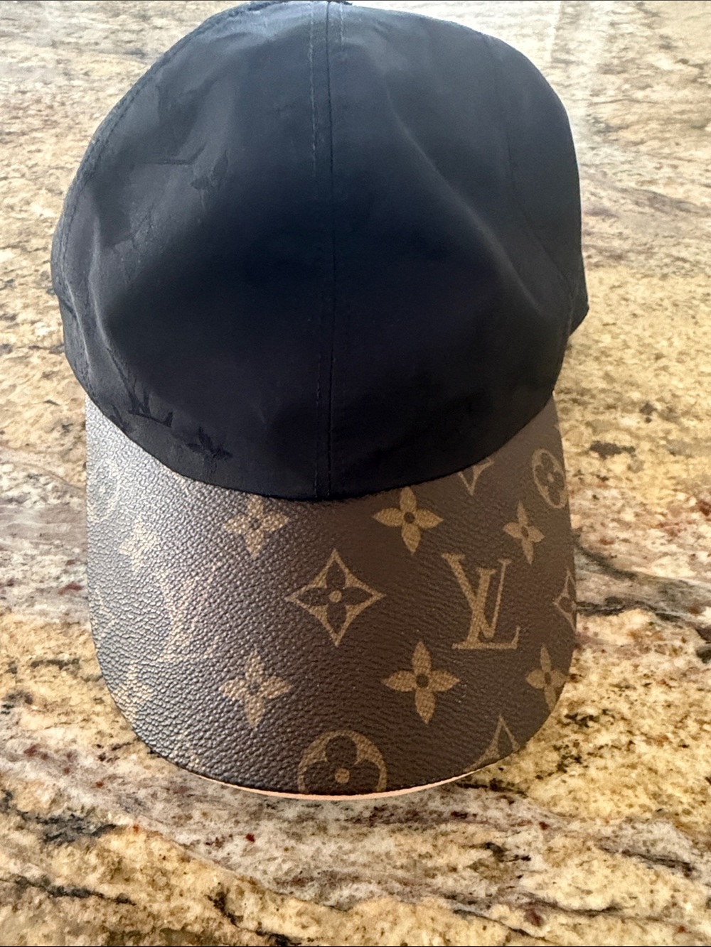 Louis Vuitton Black Crown with Brown Monogram Visor Baseball Hat
100 % AUTHENTIC